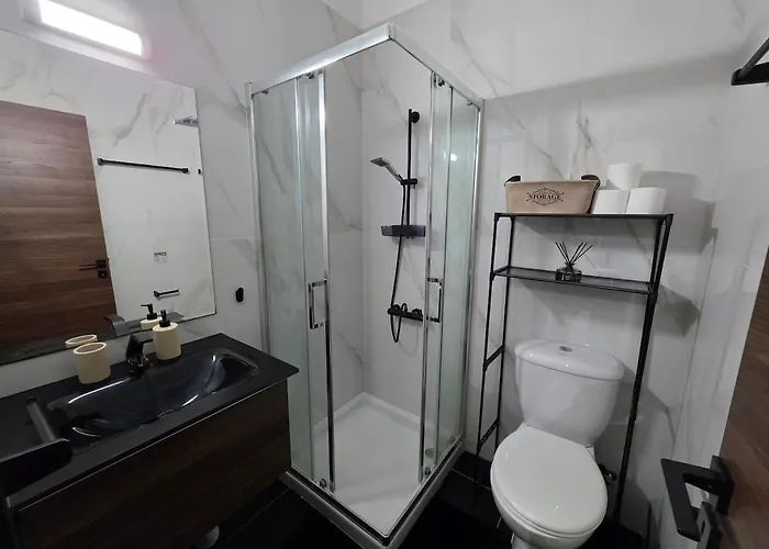 5mins From The Beach,10mins From Lc Airport Aurelia アパート ラルナカ